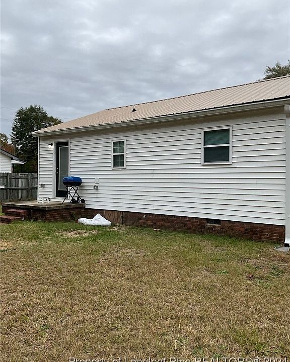 2nd image of 215 Dallas St
