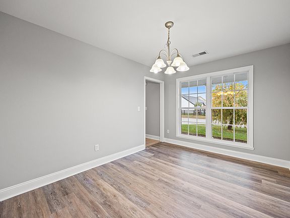 5th image of 156 Kensington Pl