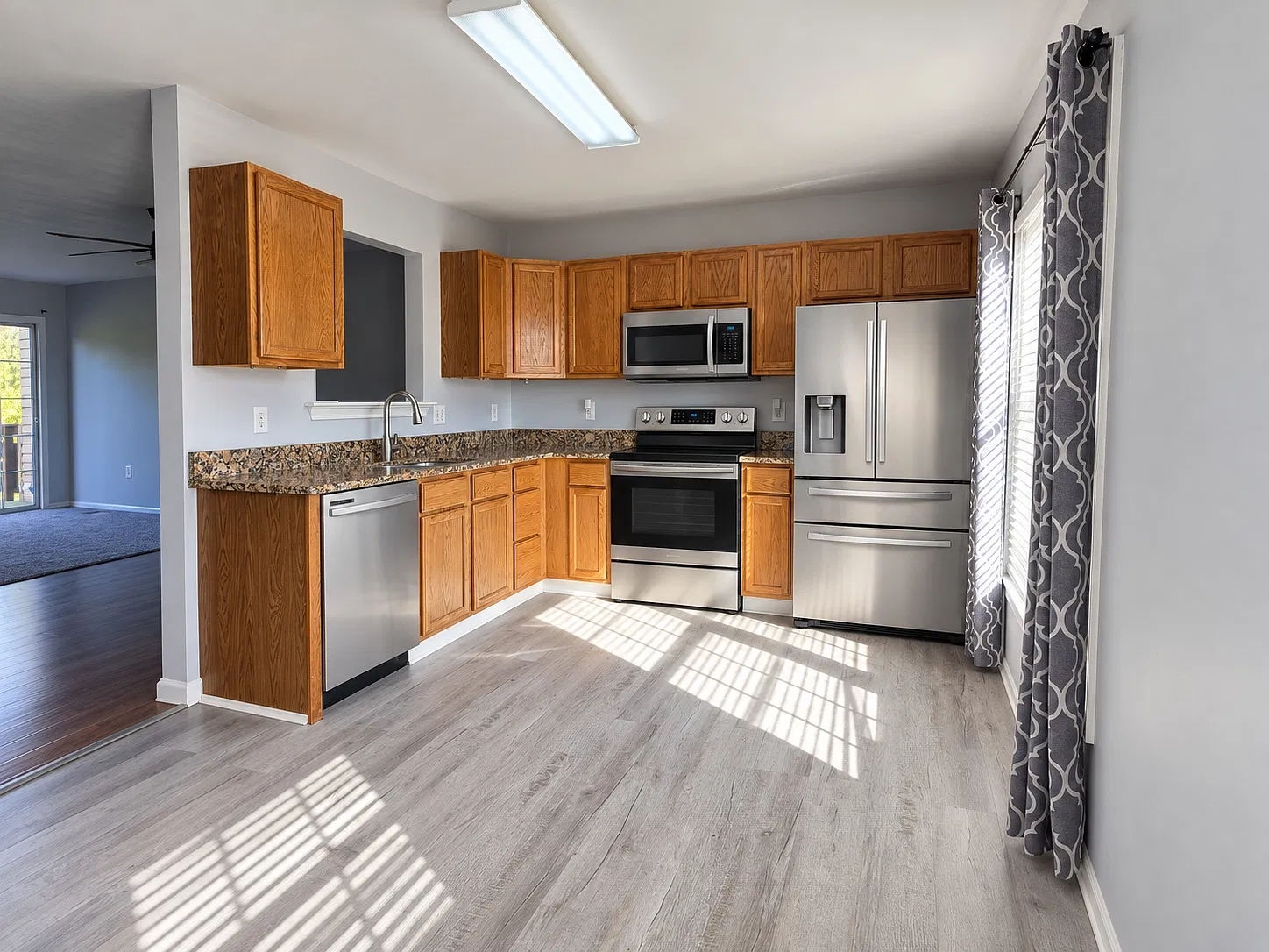 3 bed, 1650 sqft, $2,450 — Photo 3