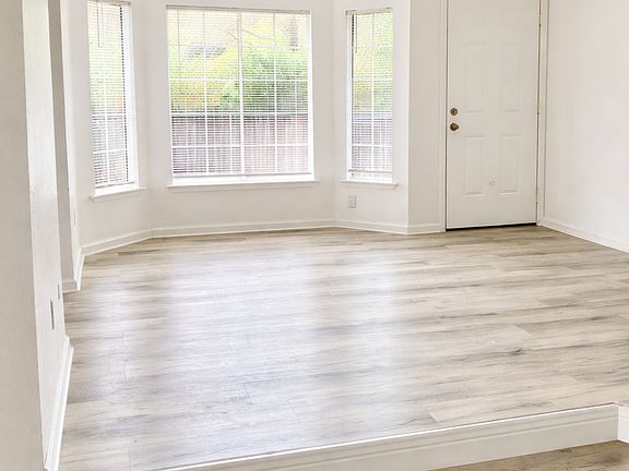 4th image of 5647 Fair Oaks Blvd