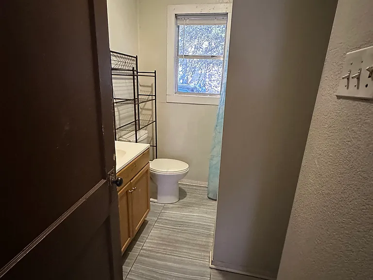 618 W Ridgewood Ct — Photo 8