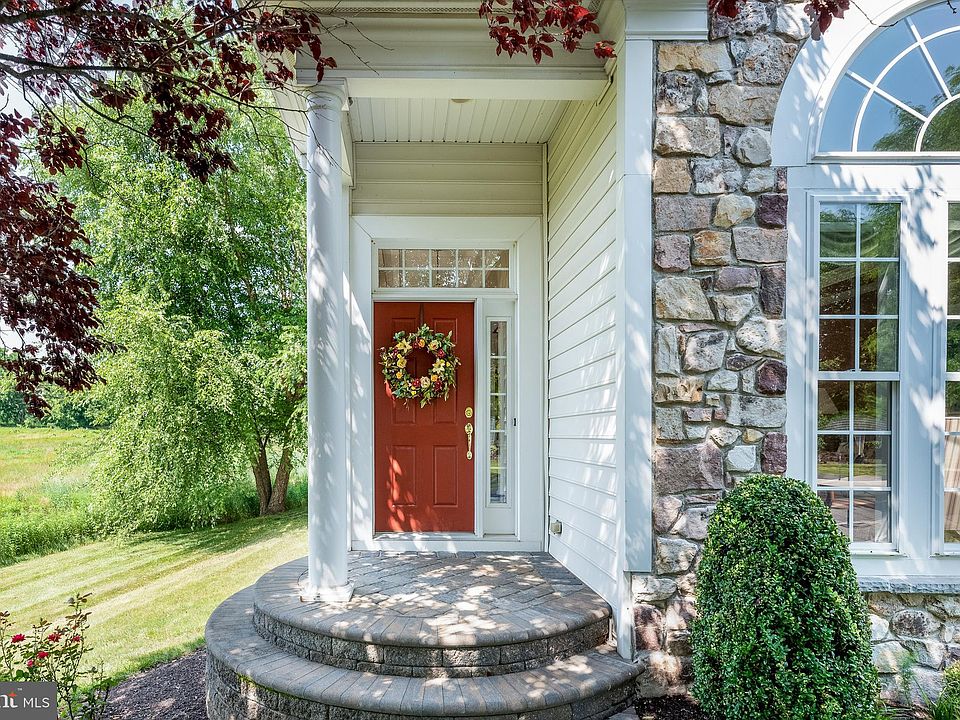 1st image of 427 Lilac Dr