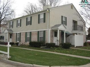 24462 Meadowbridge Dr, Clinton Township, MI 48035