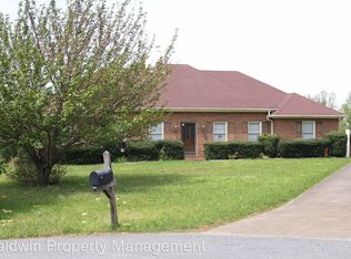 900 Highland Glen Rd, Winston Salem, NC 27103