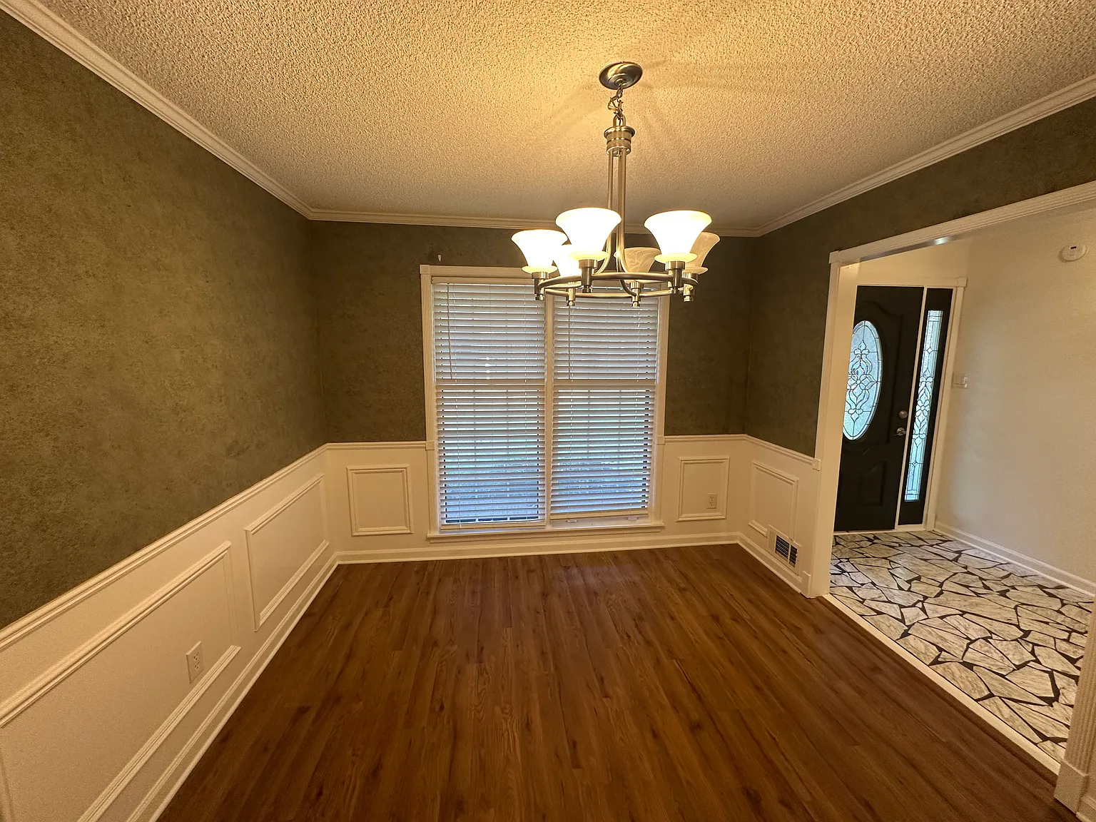 4 bed, 1651 sqft, $2,495 — Photo 3