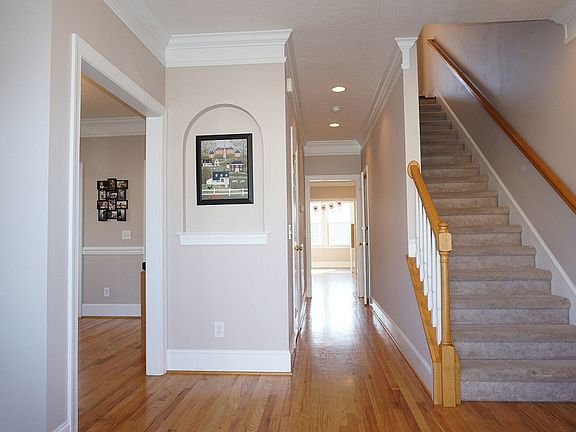 3rd image of 1715 Honeysuckle Dr