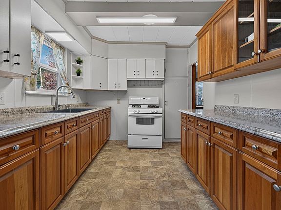 3rd image of 663 Amory Street