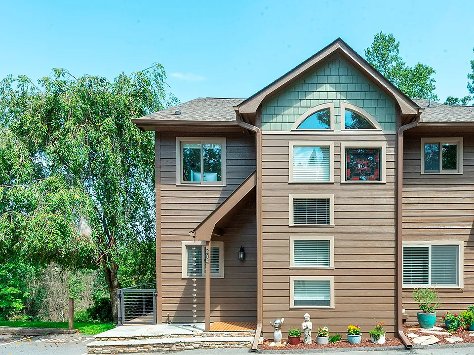 405 Windswept Dr #204
