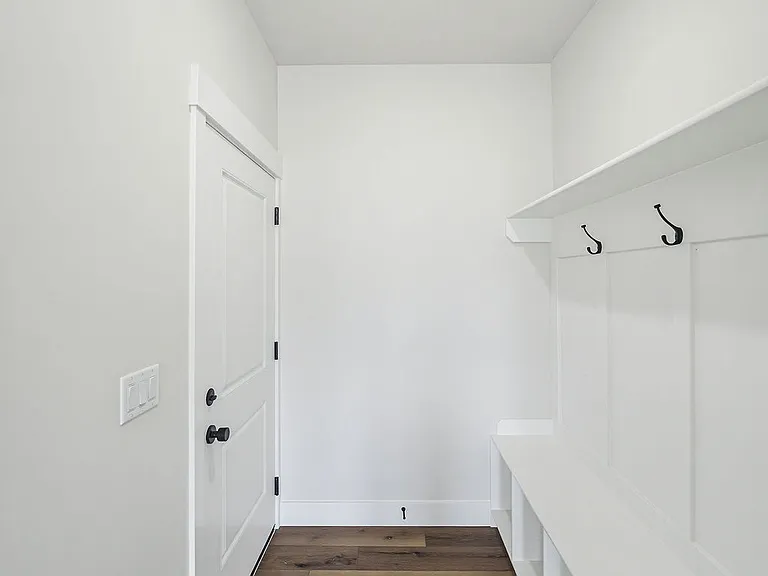 475 E River Ln — Photo 16