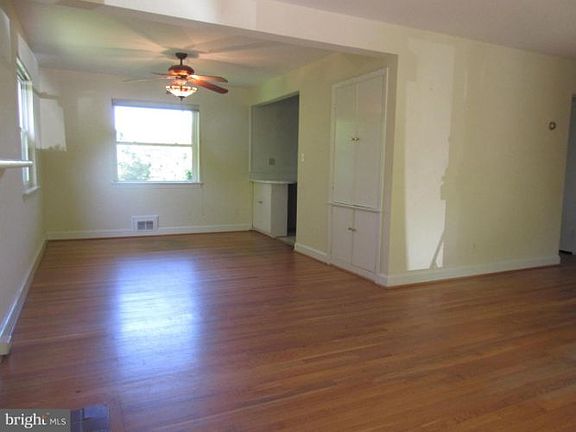 4th image of 3254 Holly Hill Dr