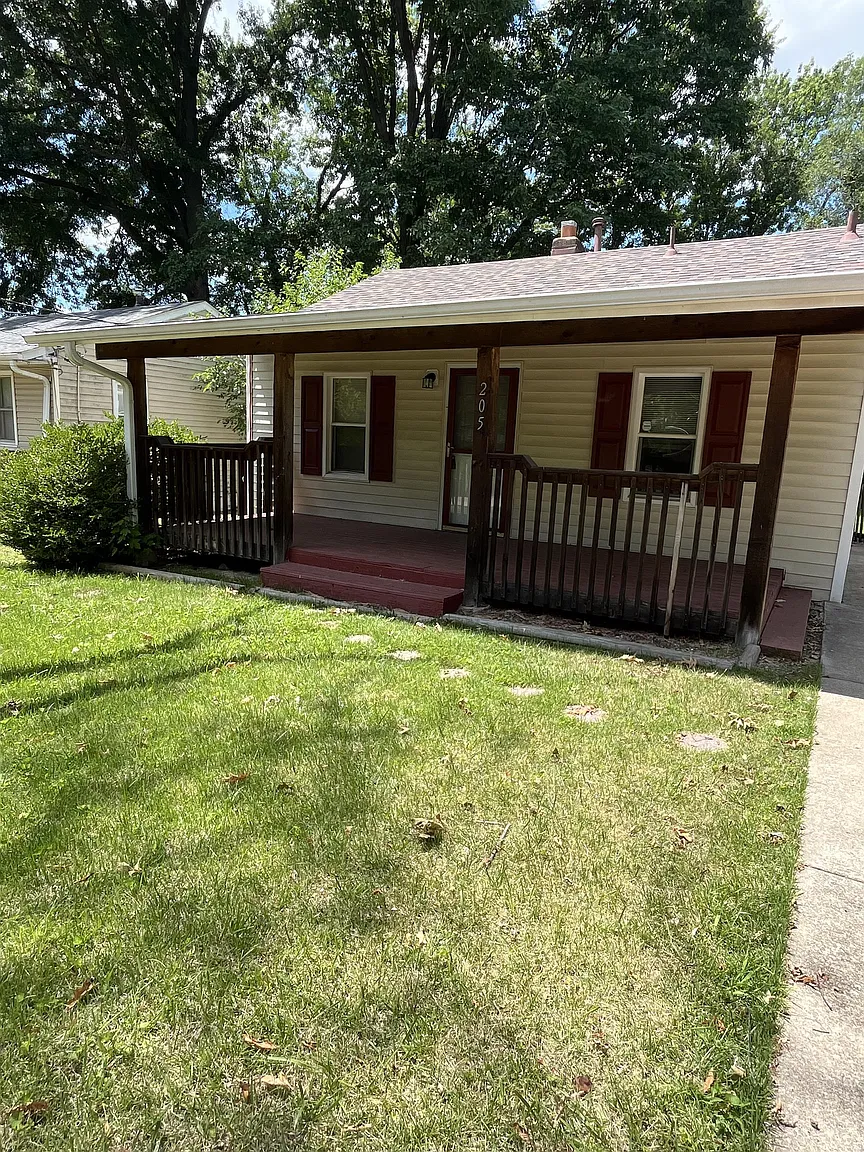 205 Elbring Dr photo 1