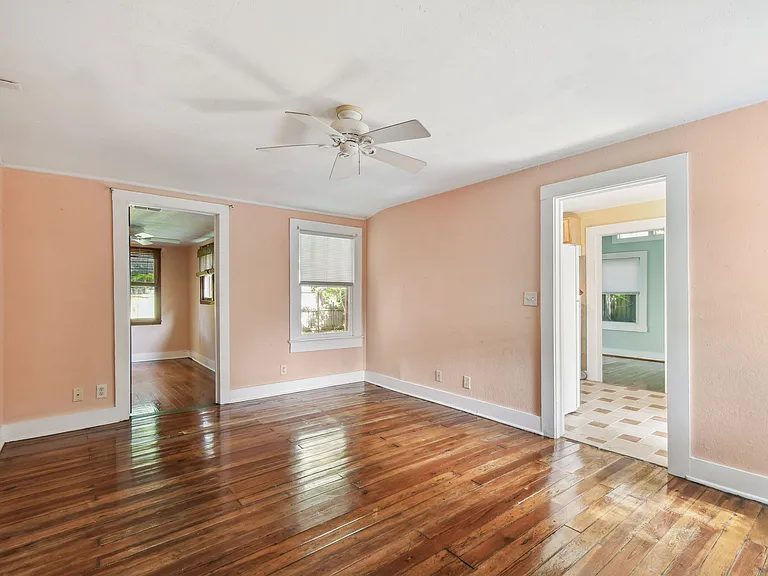 618 Louden Ave — Photo 3