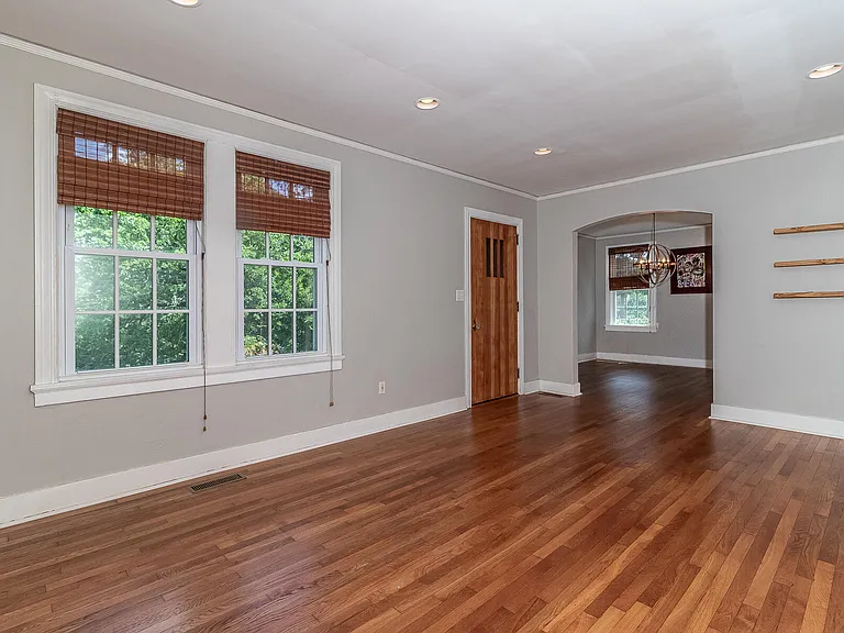 703 Hickman Rd — Photo 5