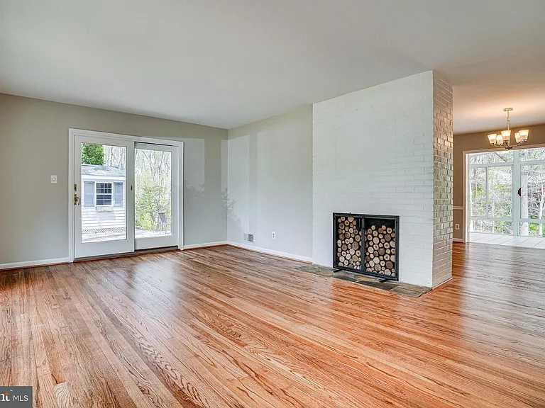 7430 Hastings St — Photo 6