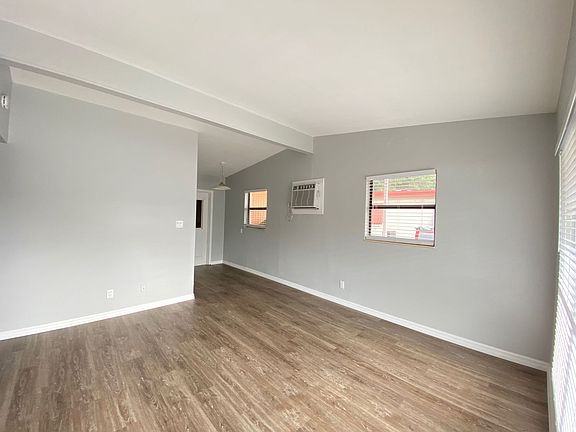 3rd image of 410 E Cornelius Cir