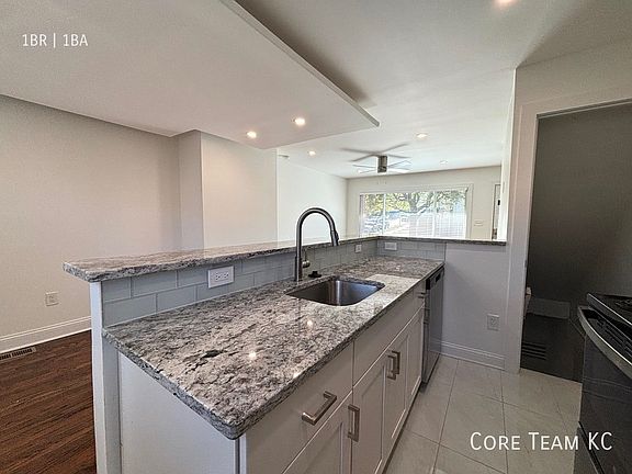 4th image of 5044 Baltimore Ave #5028