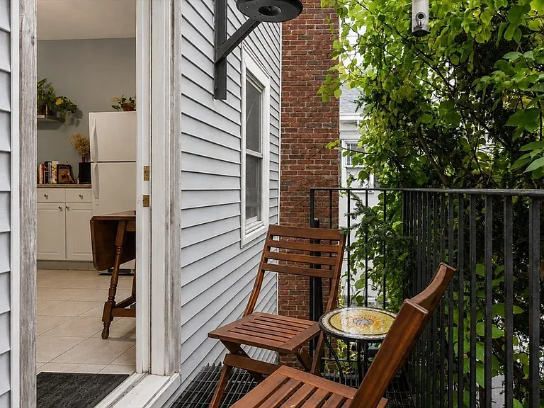 377 Dorchester St #2 — Photo 4