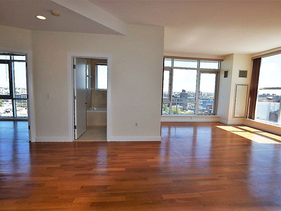1st image of 1124 31st Ave APT 13E