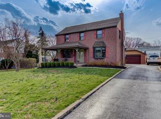 56 Colonial Park Dr, Springfield, PA 19064