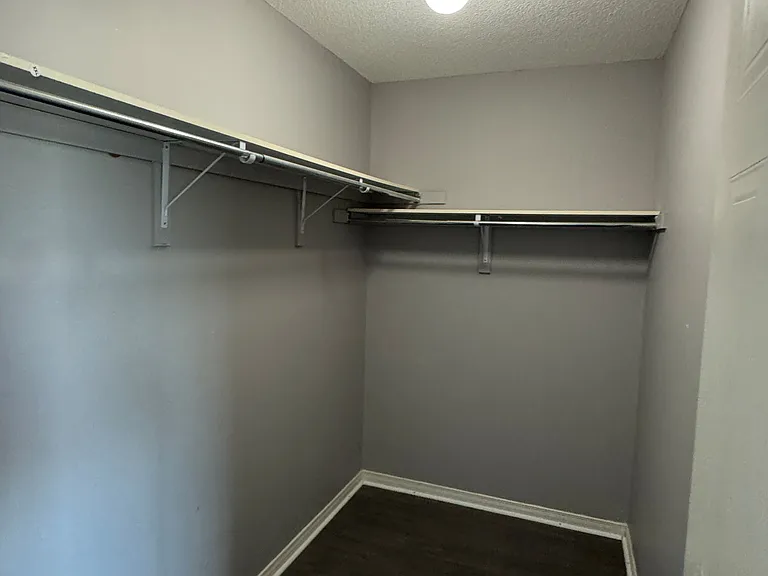 1284 Gyatt Cres — Photo 11