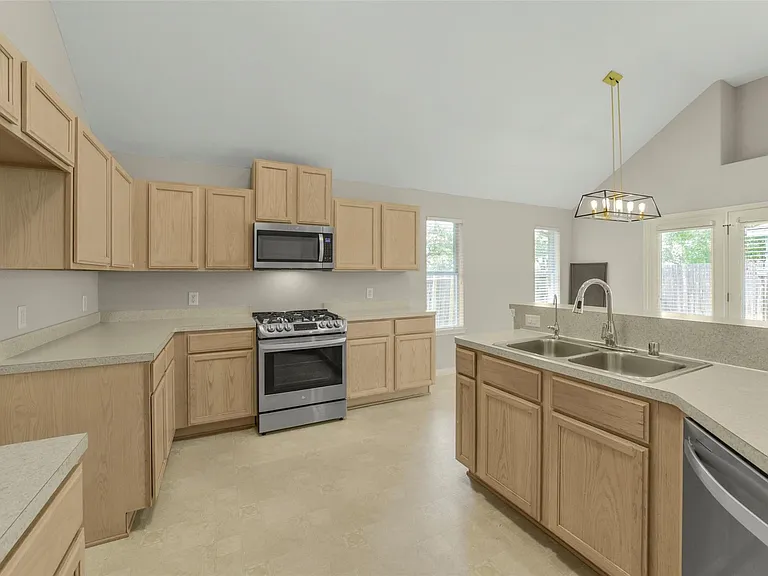 19254 Dillsbury Ct — Photo 10