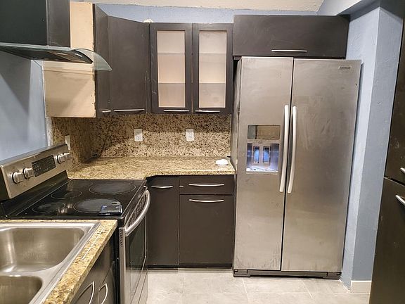 3rd image of 829 NW 113th St #1