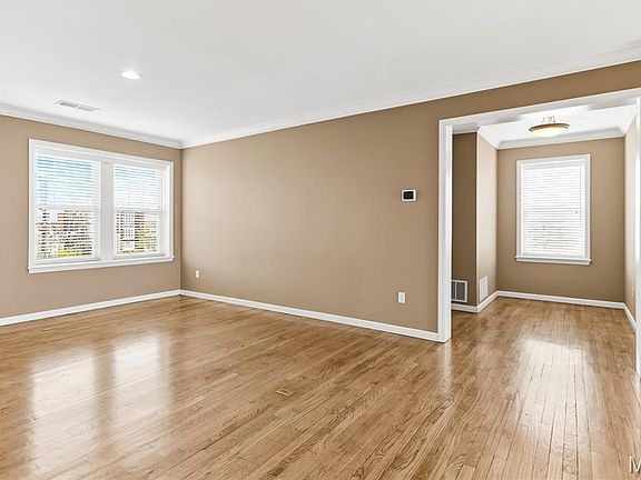 5th image of 6247 N Rosebury #3