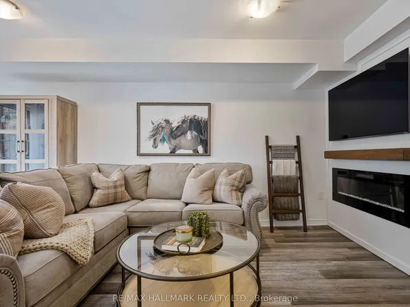 2441 Greenwich Dr #107, Oakville, ON L6M 0S3