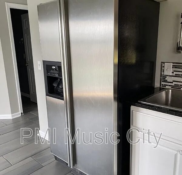 3933 Bridgeview Ln — Photo 7