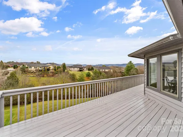 24 Loridon Dr, Weaverville, NC 28787