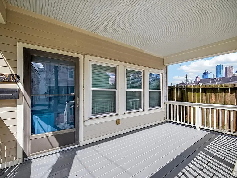 1620 Andrews St — Photo 2