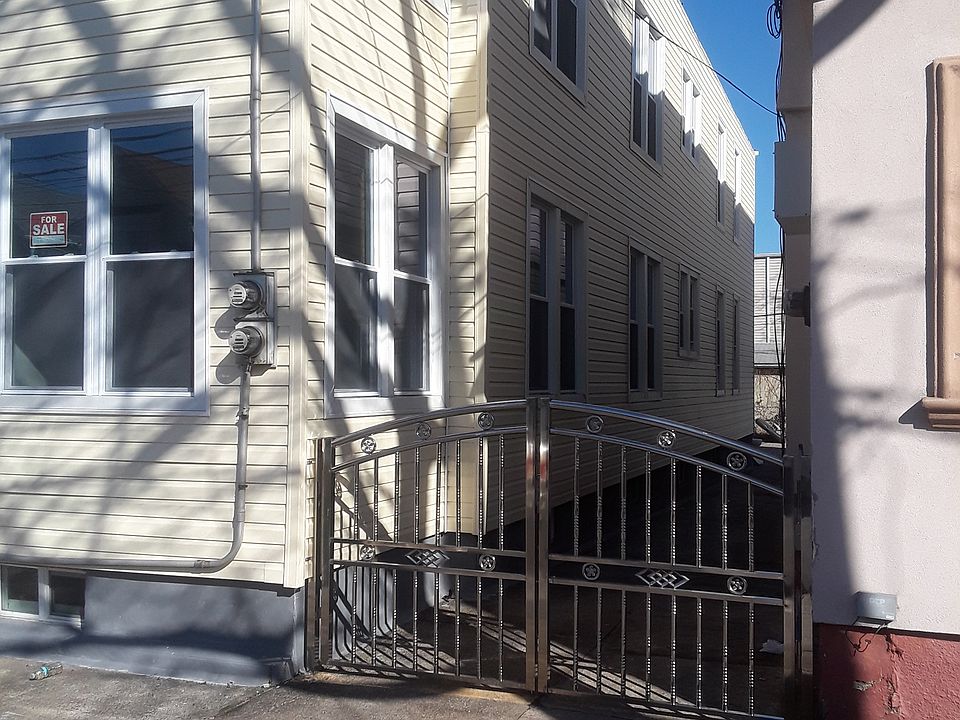 1st image of 10339 108th St