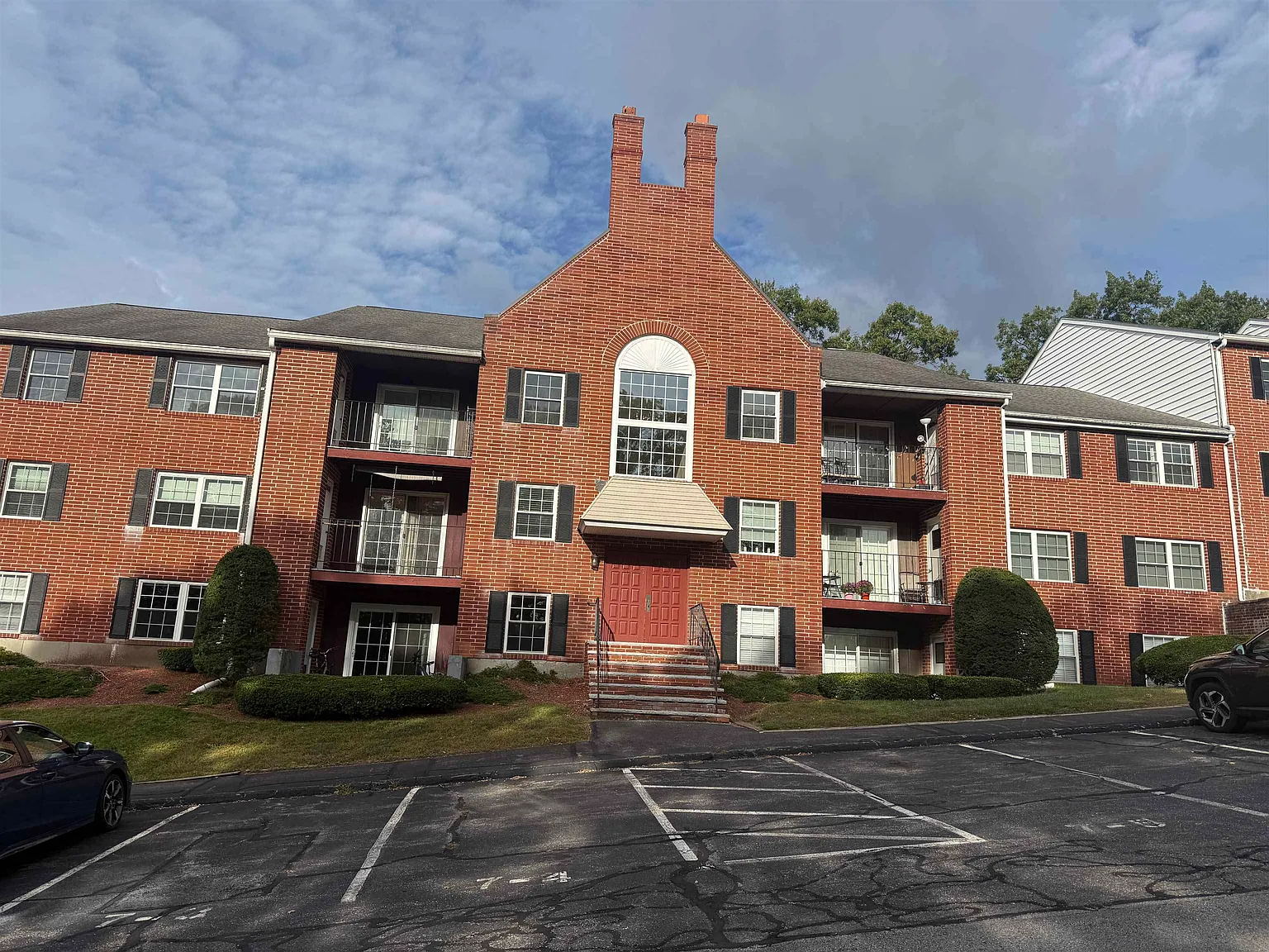 2 bed, 1.5 bath, 980 sqft, $2,200 — Photo 1