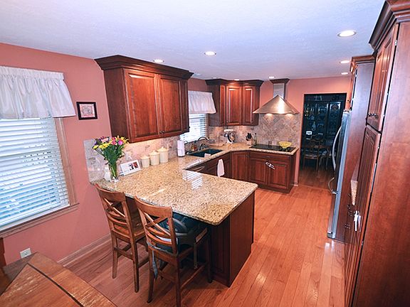 2nd image of 6715 Appleridge Cir