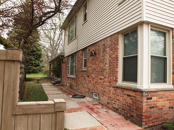 Side walk way looking at w. farnum ave. with motion sensor lighting.