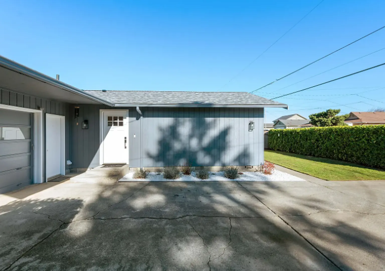 Move-In Ready Coos Bay Home with Modern Upgrades & RV Hookups — Photo 4