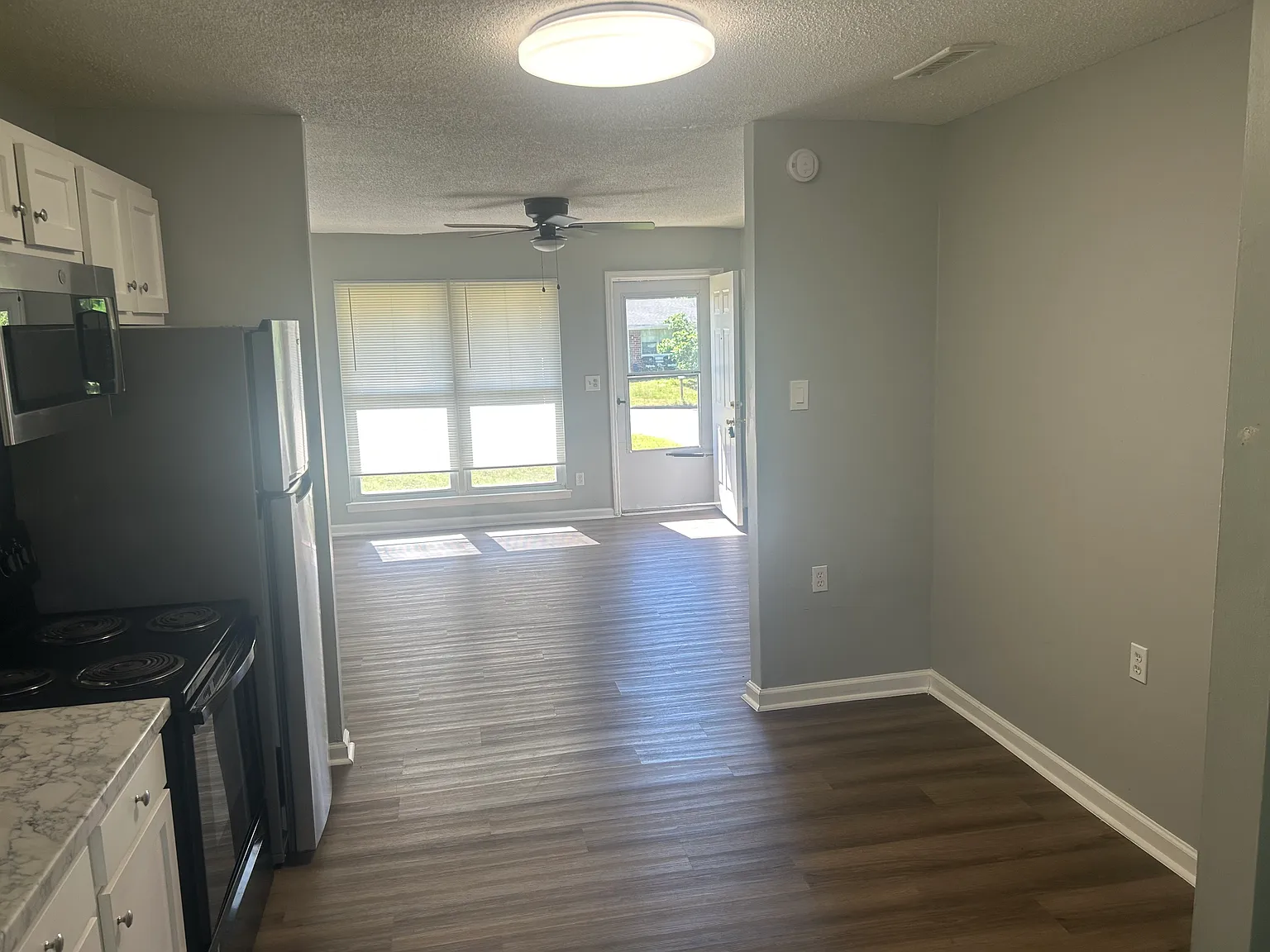 2 bed, 900 sqft, $1,500 — Photo 4