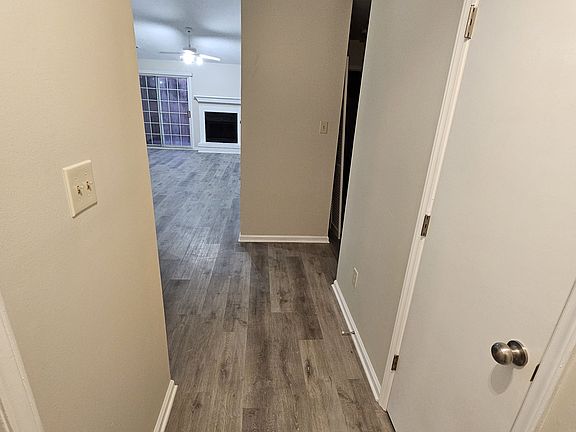 Entry way with closet