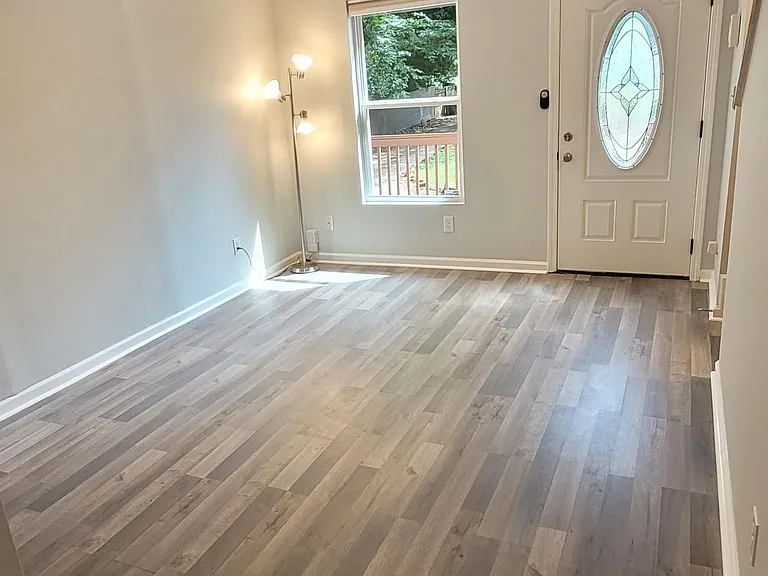 1277 Oak St SW #B — Photo 11