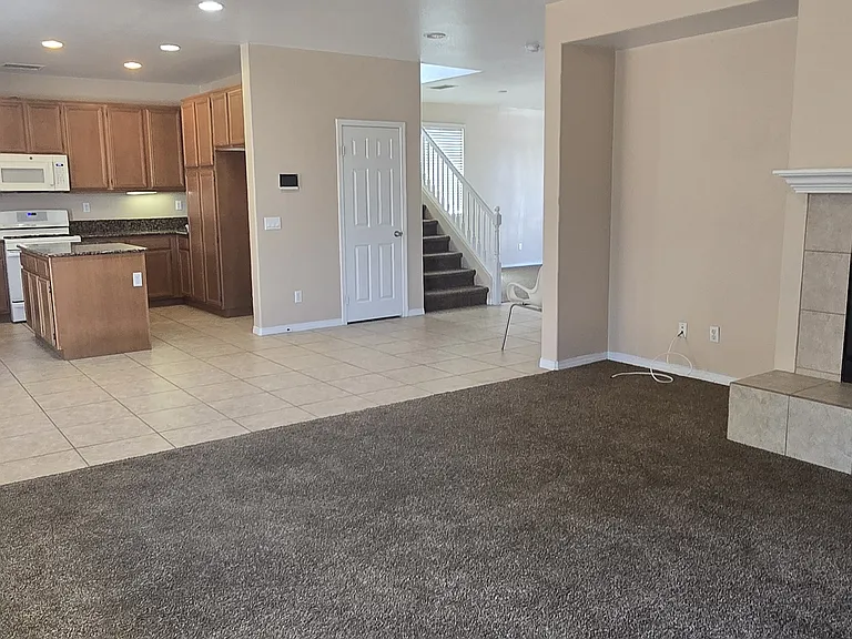 8225 Buchanan Ct — Photo 5