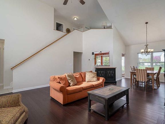 5th image of 5549 Royal Dublin Dr