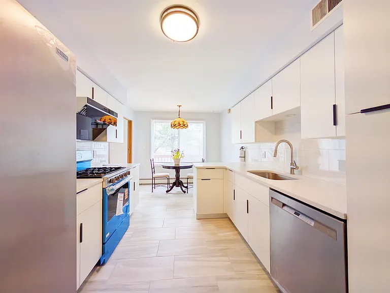 Kitchen (Newly updated with new appliances)