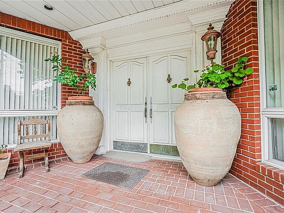 4th image of 38 Bassett Ave