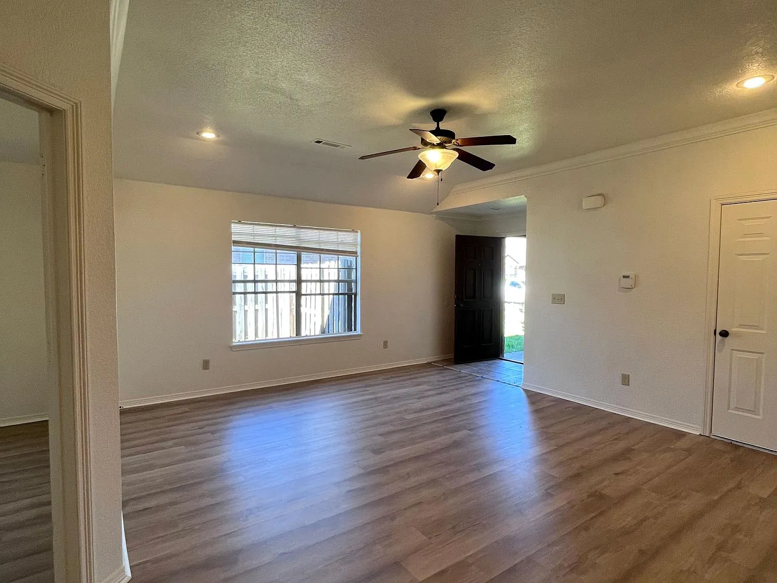 3 bed, 1240 sqft, $1,600 — Photo 3
