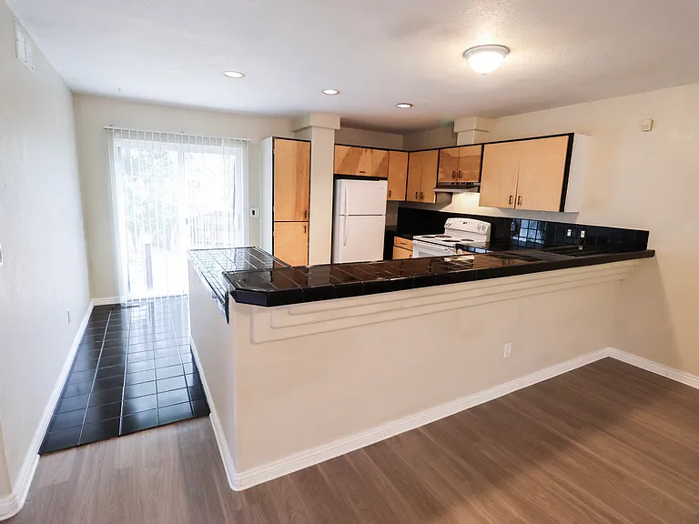 2759 Leisure Dr — Photo 4