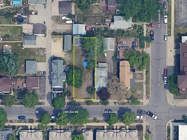 823 24th Ave NE, Minneapolis, MN 55418