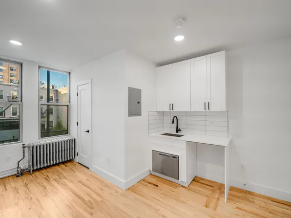 216 Madison Street image 3 of 11