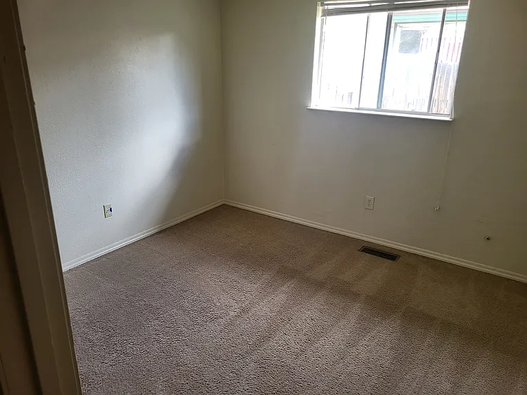 2601 Grant St — Photo 8