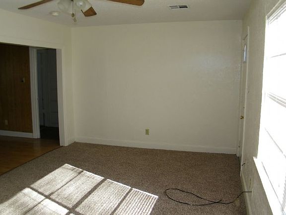 3rd image of 1601 NW Kingsbury Ave