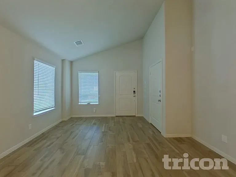 9829 Glen Brook Ln — Photo 2